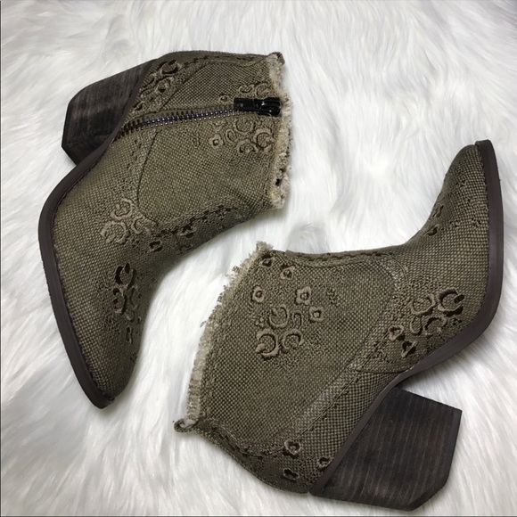 Unique Embroidery Western Cowboy Booties - Picture 7 of 8